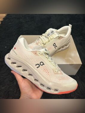 ON CLOUDSURFER trail ivory salmon athletic training lace up shoes sneakers 8.5